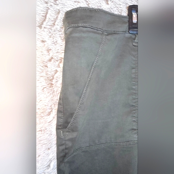 ♨️♨️Universal Thread - Size 26WR. Dark Green Straight Leg Pants Hardly worn - Picture 6 of 9